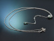 Feines Y-Collier mit Smaragden und Diamanten aus Wei&szlig;gold 750