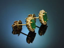 Classic emerald earrings with diamonds in 750 gold