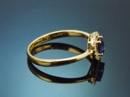 Klassischer Saphir Ring mit Diamanten aus Gold 750