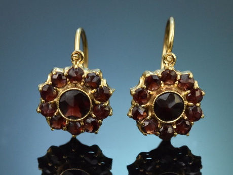M&uuml;nchen um 1980! Klassische Granat Ohrringe aus Gold 333