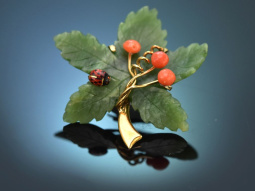 Munich around 1955! Leaf brooch with lucky beetle made of...