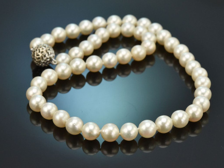 Um 1985! Edle Akoya Zuchtperlenkette mit Schlie&szlig;e aus Wei&szlig;gold 585