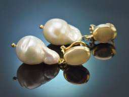 Baroque Pearls! Beautiful drop earrings in gold-plated...