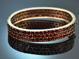 Linz around 1910! Historic garnet bangle made of...