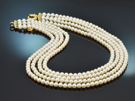 Wonderful four-row cultured pearl necklace with clasp in gold-plated 925 silver