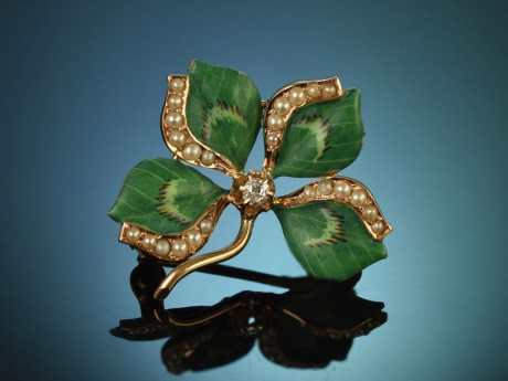 Berlin around 1900! Lucky clover brooch with enamel seed pearls and diamond in 585 gold