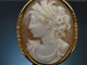 Stuttgart around 1980! High-quality cameo pendant of Ceres with diamonds in 750 gold
