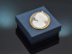 Stuttgart around 1980! High-quality cameo pendant of Ceres with diamonds in 750 gold