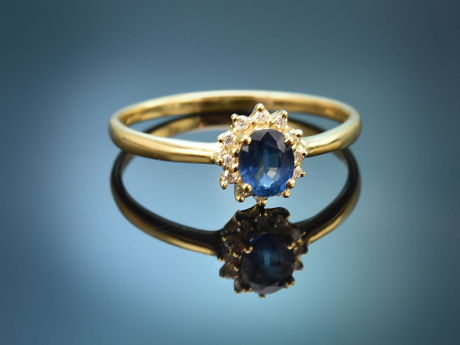 Fine sapphire ring with diamonds in 750 gold