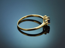 Fine sapphire ring with diamonds in 750 gold