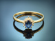 Fine sapphire ring with diamonds in 750 gold