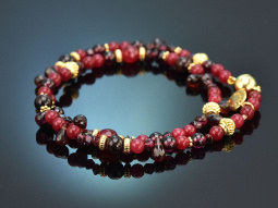 Red Velvet! Fancy bracelet made of garnet and red agate...