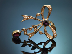 Around 1950! Pretty bow pendant with seed pearls and...