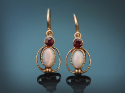 Um 1900! Zarte historische Ohrringe mit Opal und Granat...