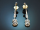Circa 1915! Elegant Art Deco earrings with diamonds in platinum and 750 gold