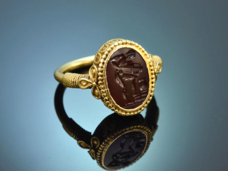 Um 1950! Seltener handgearbeiteter Ring mit antikem Intaglio aus Gold 916