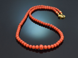Around 1980! Beautiful Italian coral necklace with...