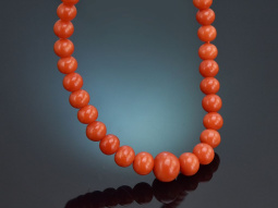 Around 1980! Beautiful Italian coral necklace with...