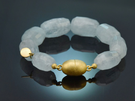 Soft Blue! Gro&szlig;es Armband aus Milky Aquamarin und vergoldetem Silber 925