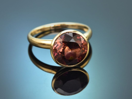 Aus unserer Werkstatt! Design Ring mit brombeerfarbenem Turmalin Gold 585