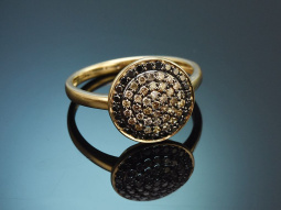 Black Sparkle! Stylish ring featuring black and...