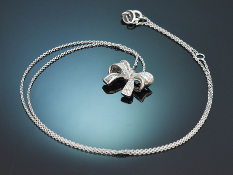 Sch&ouml;nes Schleifen Collier mit Diamanten aus Wei&szlig;gold 750