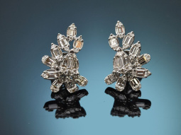 Sparkling! Elegant 1.1 carat diamond earrings in 750...