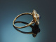 Circa 1915! Antique ring with Ceylon sapphire and diamonds set in 18-carat gold and platinum