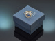 Circa 1915! Antique ring with Ceylon sapphire and diamonds set in 18-carat gold and platinum