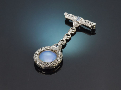 Circa 1930! Pretty Art Deco opal brooch with marcasite in silver