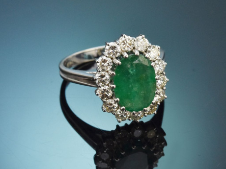 Um 1980! Klassischer Smaragd Ring mit Brillanten aus Wei&szlig;gold 750