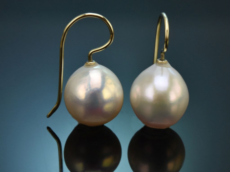 From our workshop! Delicate cultured pearl drop earrings in 585 gold