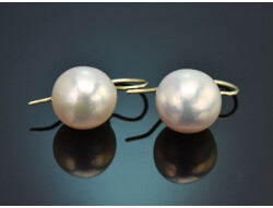 From our workshop! Delicate cultured pearl drop earrings...