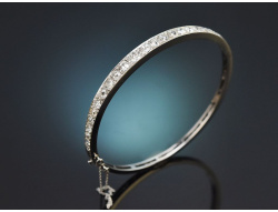 Circa 1950! An elegant bangle set with ca. 3.2 ct Old...