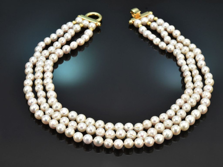 Classy Pearls! Elegant 3-strand cultured pearl necklace with a clasp in gold-plated 925 silver