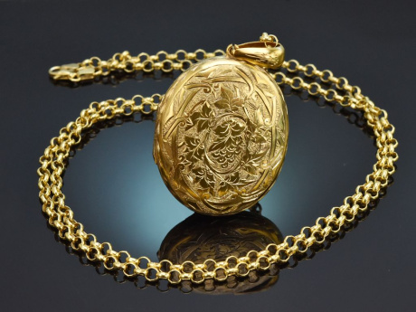 England um 1910! Gro&szlig;er vergoldeter Medaillonanh&auml;nger mit langer Silber Kette