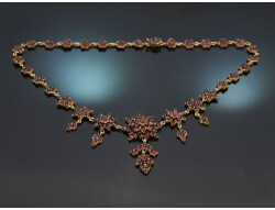 Austria circa 1880! Beautiful garnet necklace made of...