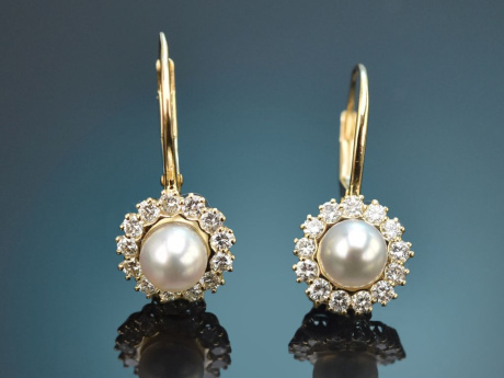 Delicate diamond earrings with cultured pearls in 585 gold