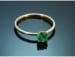 Fine Green! Delicate and elegant emerald ring in 750 gold