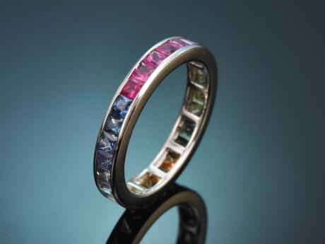 Regenbogen Memoire Ring mit feinen bunten Saphiren aus Wei&szlig;gold 585