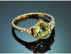 Elegant peridot ring with diamonds in 585 gold