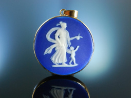 Antiker Wedgwood Anh&auml;nger Gold 585 Venus und Amor England um 1800 Porzellan