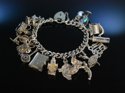 Bettelarmband England um 1973 16 Charms 78,5 Gramm Charm Bracelet