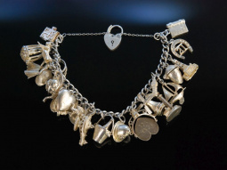 Bettelarmband 24 Charms Bracelet Silber England um 1970 69 Gramm