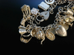 Bettelarmband 24 Charms Bracelet Silber England um 1970...