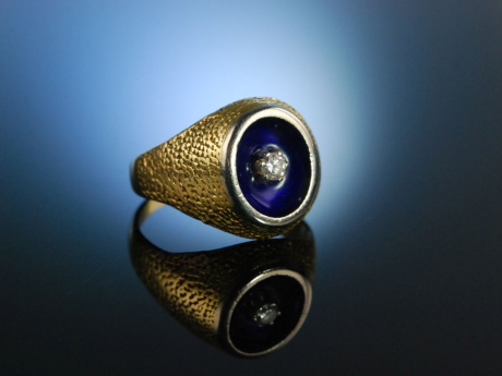 Um 1960! Schöner Ring Gold 750 Brillant über blauem Email