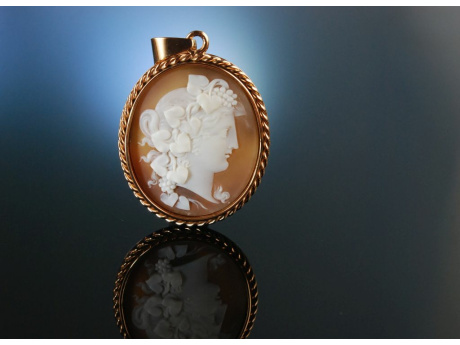 Exquisite cameo pendant maenad silver ros&eacute; gold plated England circa 1870