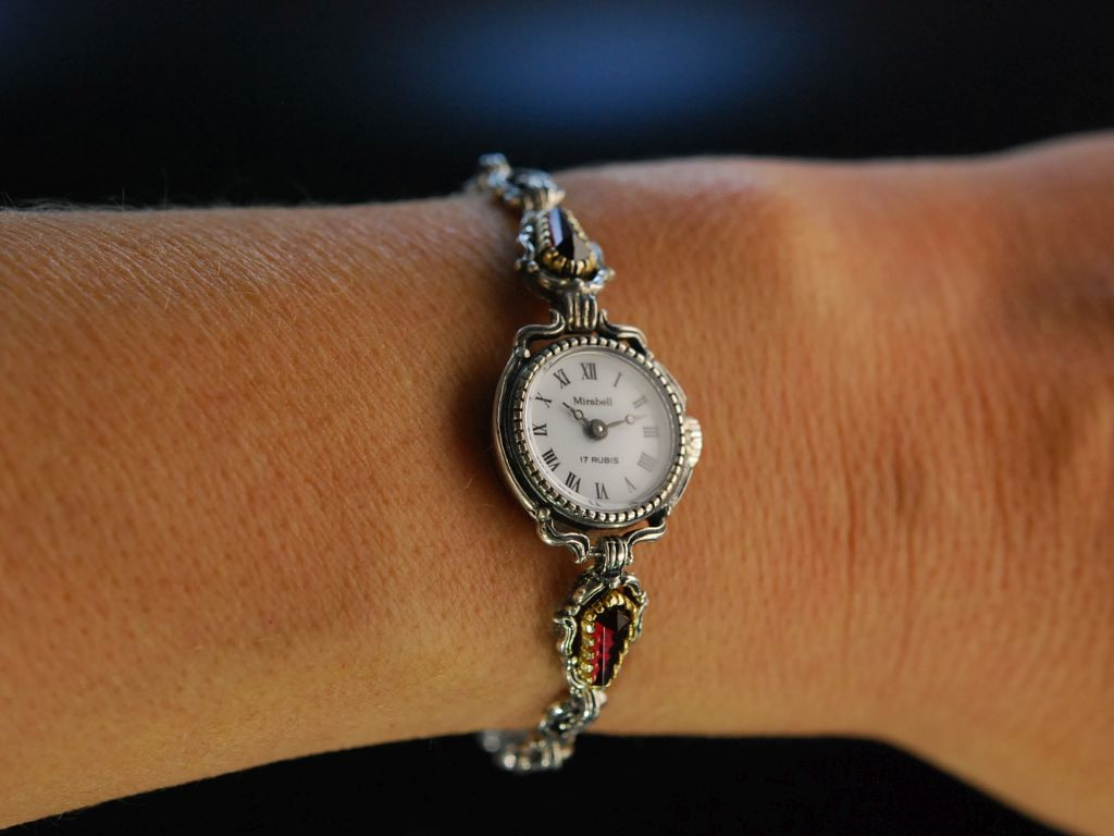 Uhr Zur Tracht Damen Armbanduhr Silber 5 Granate Osterreich Um 195 259 00