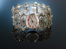 Zeit f&uuml;r Tracht! Damen Armband Uhr Granate Silber...