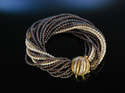Um 1965! Feinstes Vintage Armband 20reihig naturfarbene schwarze und wei&szlig;e Akoja Perlen Gold 750 Diamanten